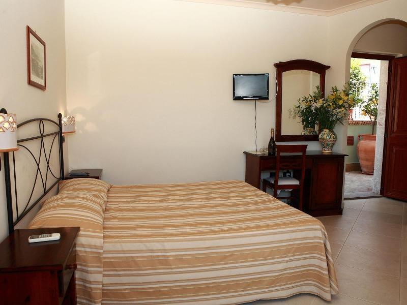 Villa Cristina Giardini Naxos Bagian luar foto