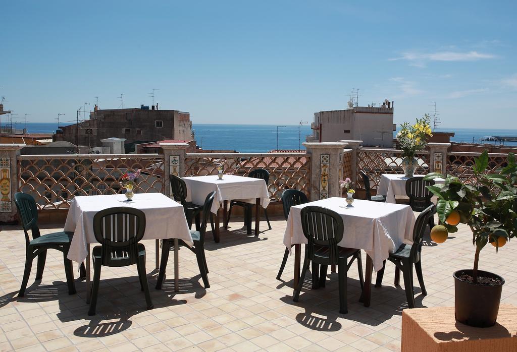 Villa Cristina Giardini Naxos Bagian luar foto