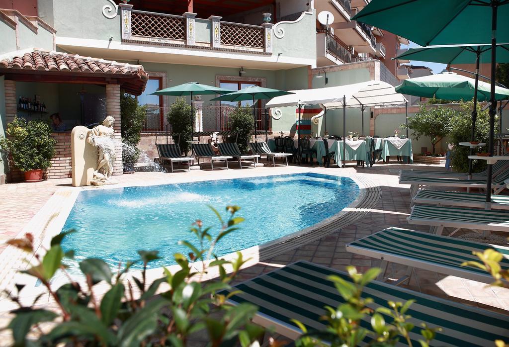 Villa Cristina Giardini Naxos Bagian luar foto