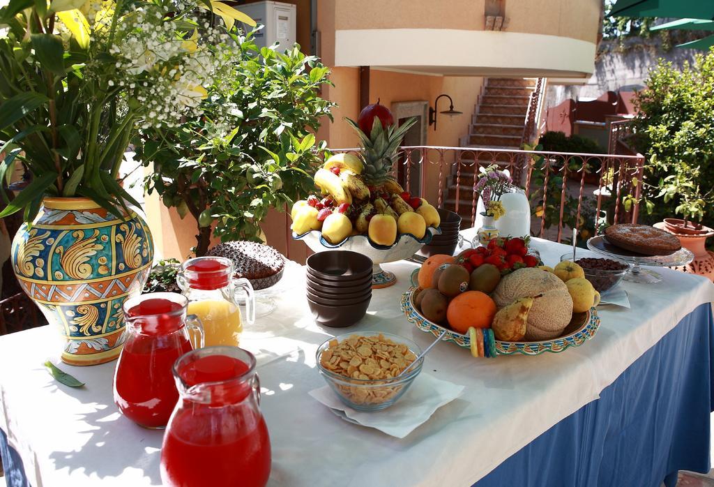 Villa Cristina Giardini Naxos Bagian luar foto