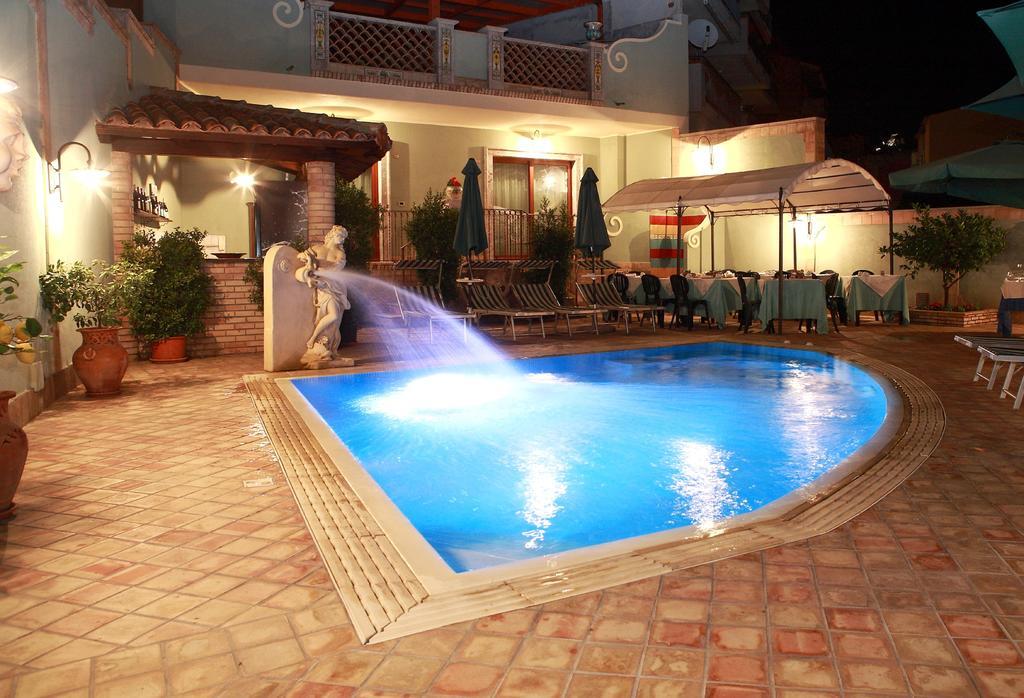 Villa Cristina Giardini Naxos Bagian luar foto