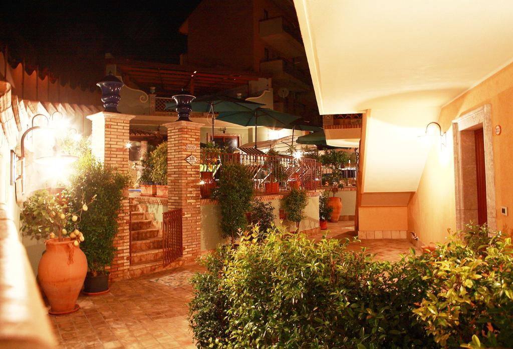 Villa Cristina Giardini Naxos Bagian luar foto