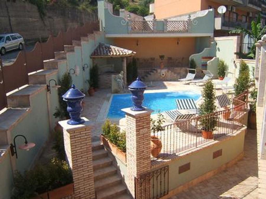 Villa Cristina Giardini Naxos Bagian luar foto