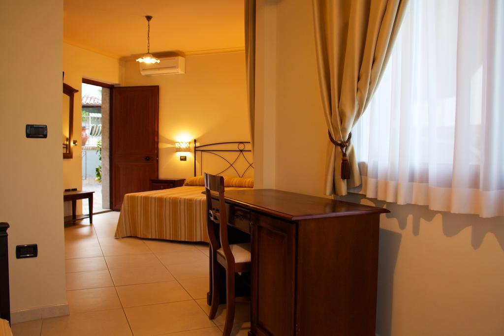 Villa Cristina Giardini Naxos Bagian luar foto