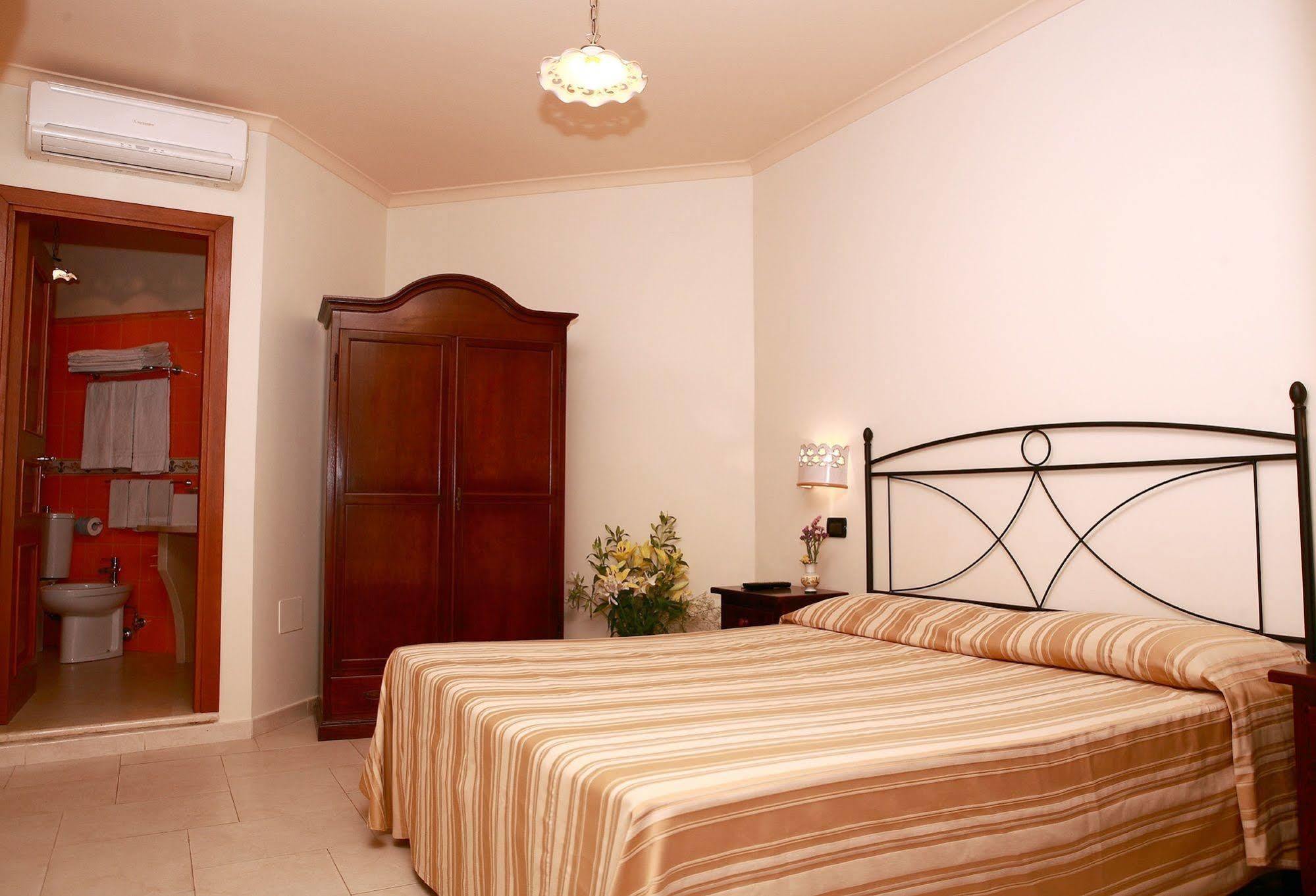 Villa Cristina Giardini Naxos Bagian luar foto