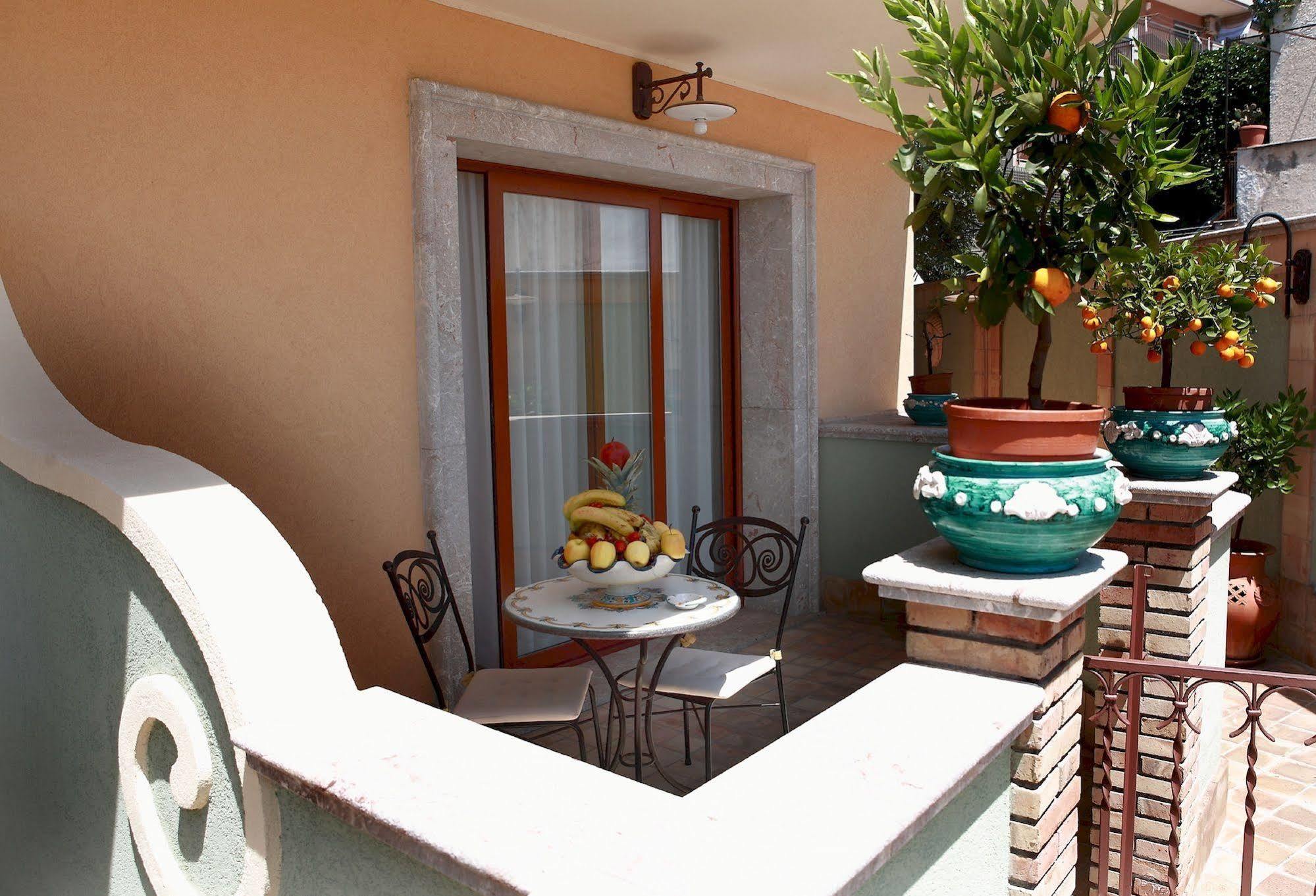 Villa Cristina Giardini Naxos Bagian luar foto