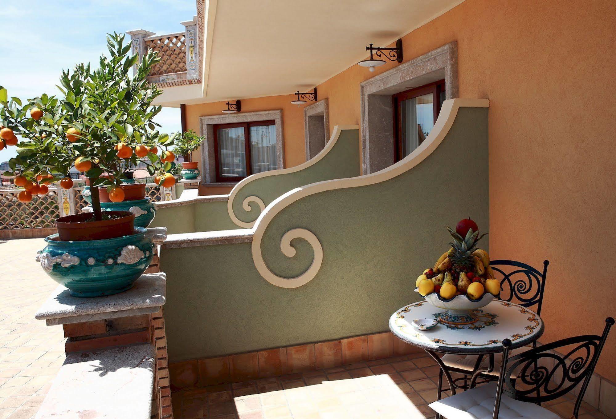 Villa Cristina Giardini Naxos Bagian luar foto