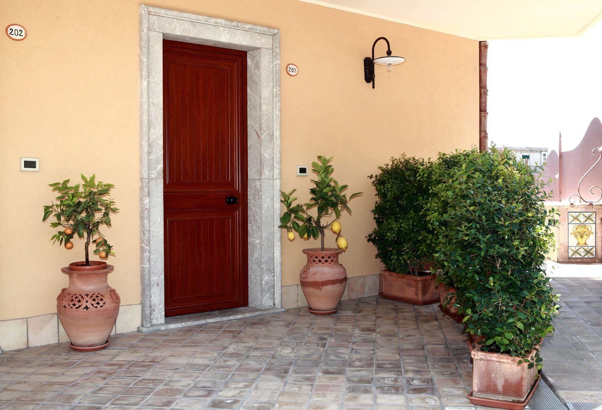 Villa Cristina Giardini Naxos Bagian luar foto